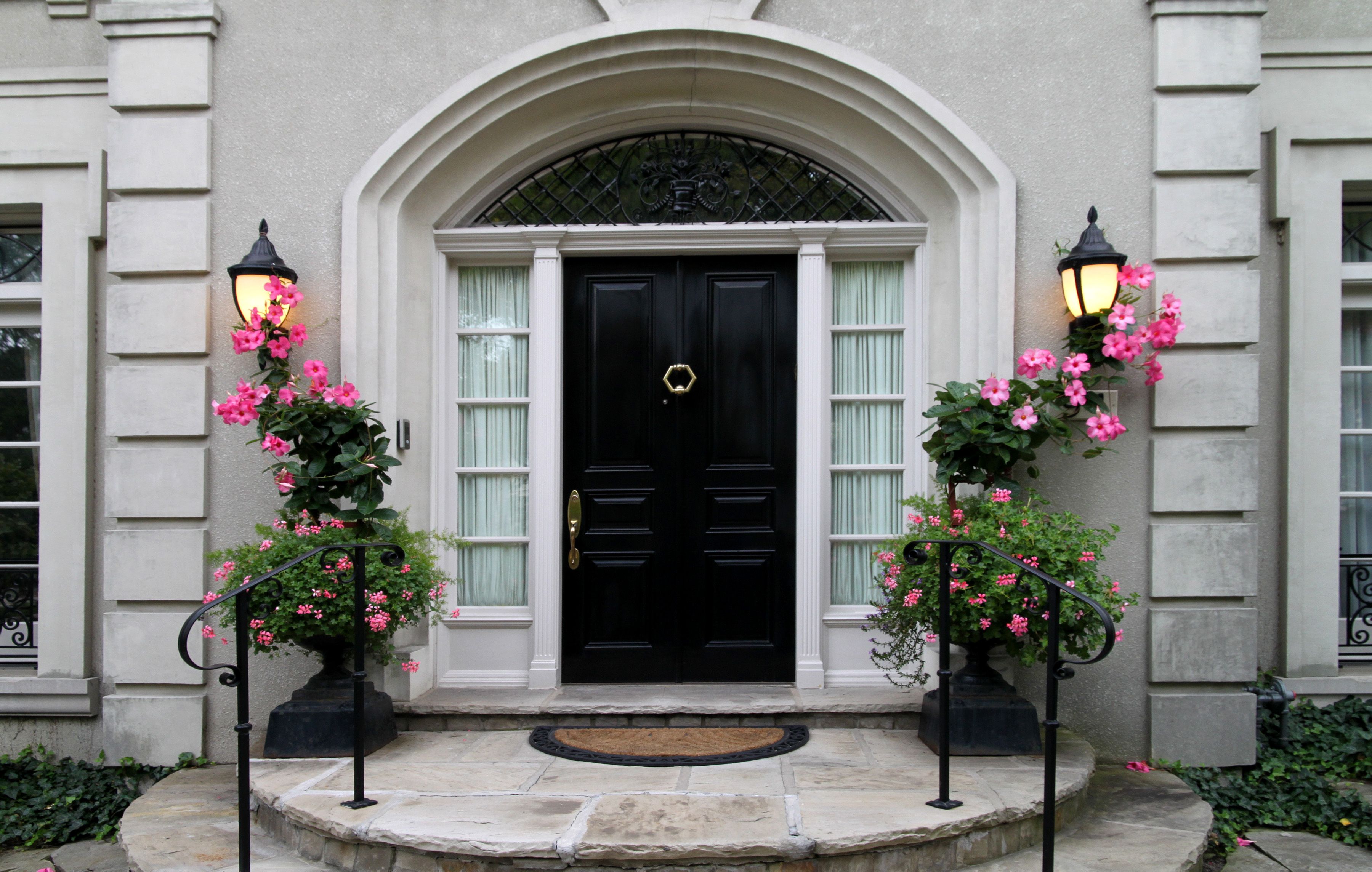 5 Front Door Colors to Give Your Home a Lift in 2023