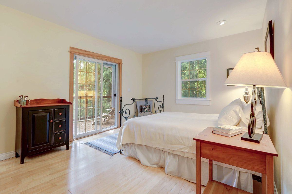 Bedroom With Light Bamboo Floors Decorating