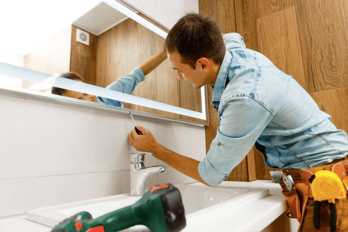 2021 Bathroom Mirror Installation Cost, How Much Does It Cost To Replace A Large Bathroom Mirror