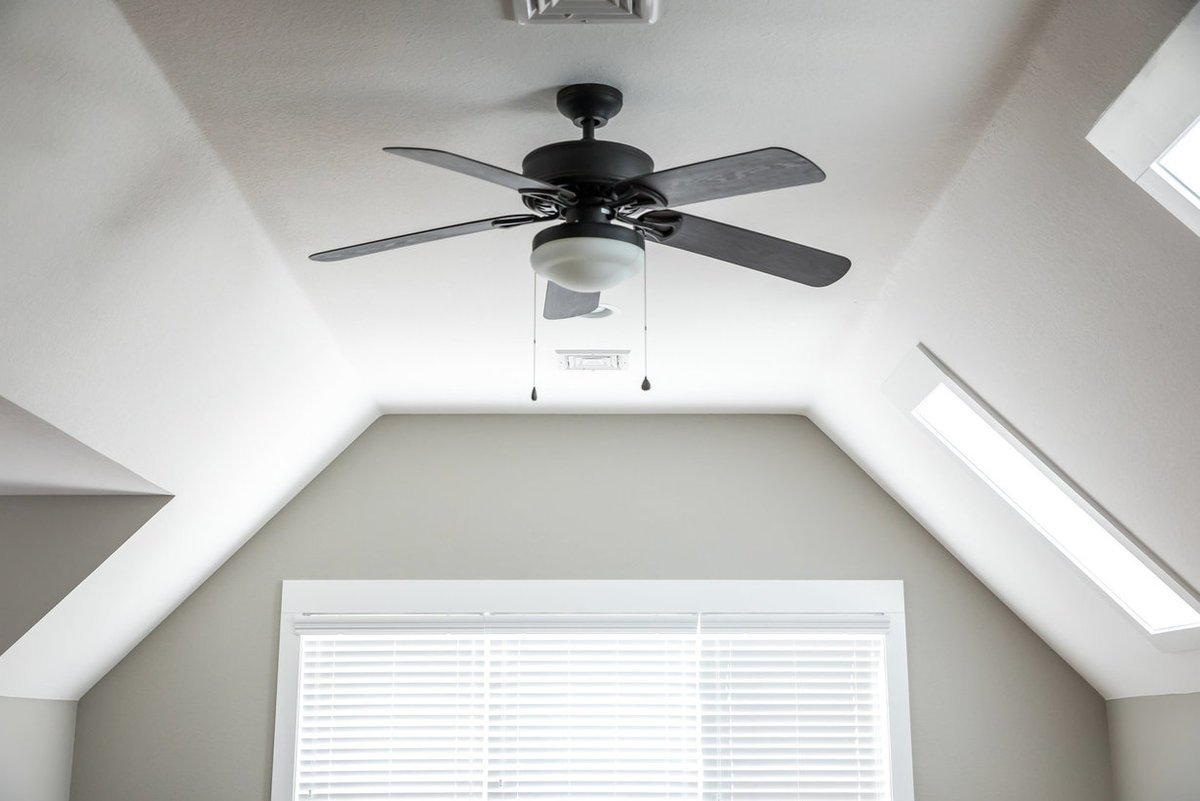How Much Does It Cost to Install a Ceiling Fan? (22)
