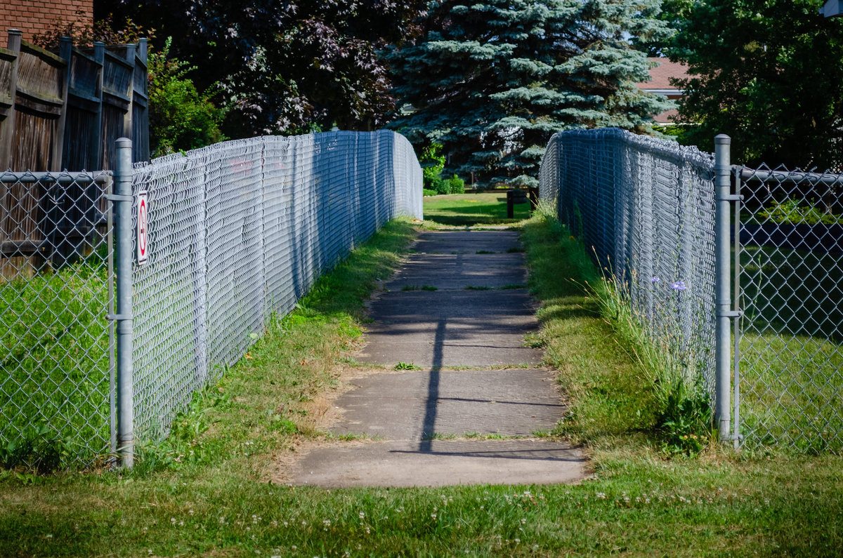 is chain link fence aluminum