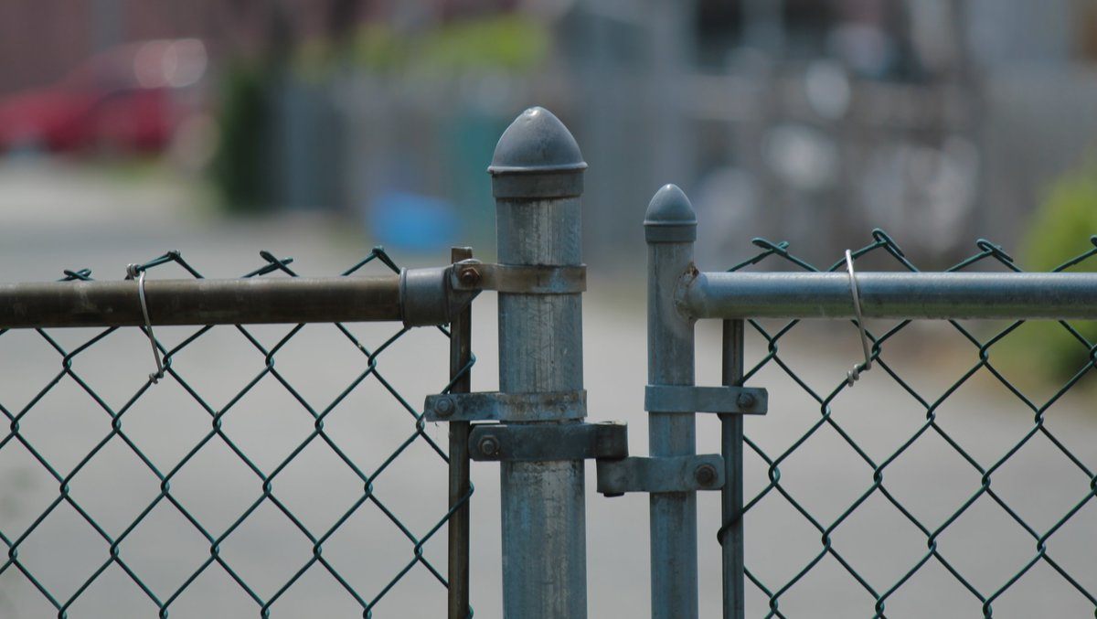 Chain link fence gate