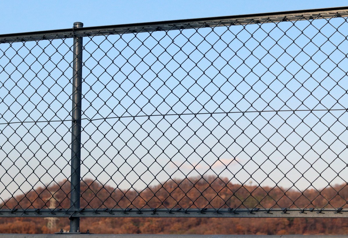 Chain link fence top rail