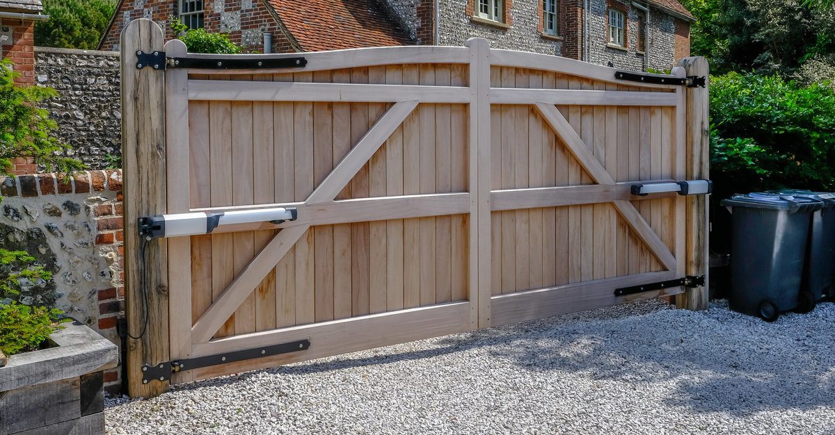 Automatic Driveway Gate Installation Cost, How Much Would A Wooden Gate Cost