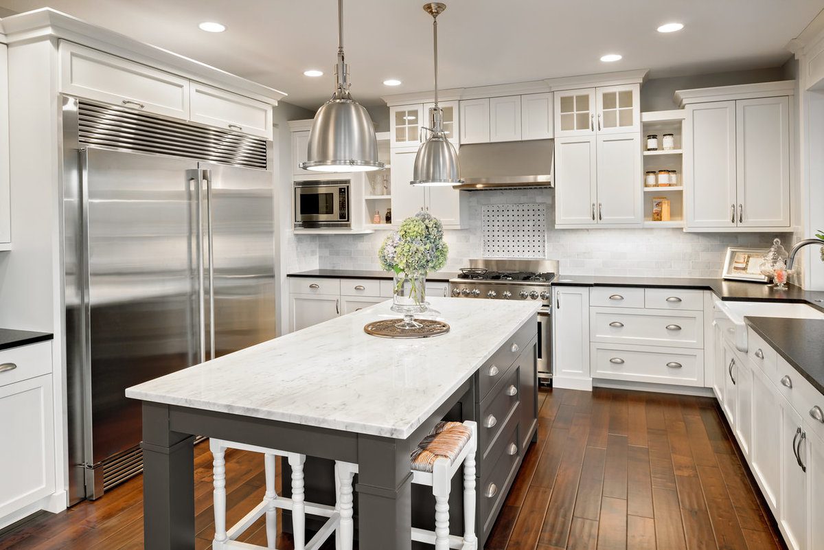 Modern Kitchen Design with Marble Countertops and Kitchen Island