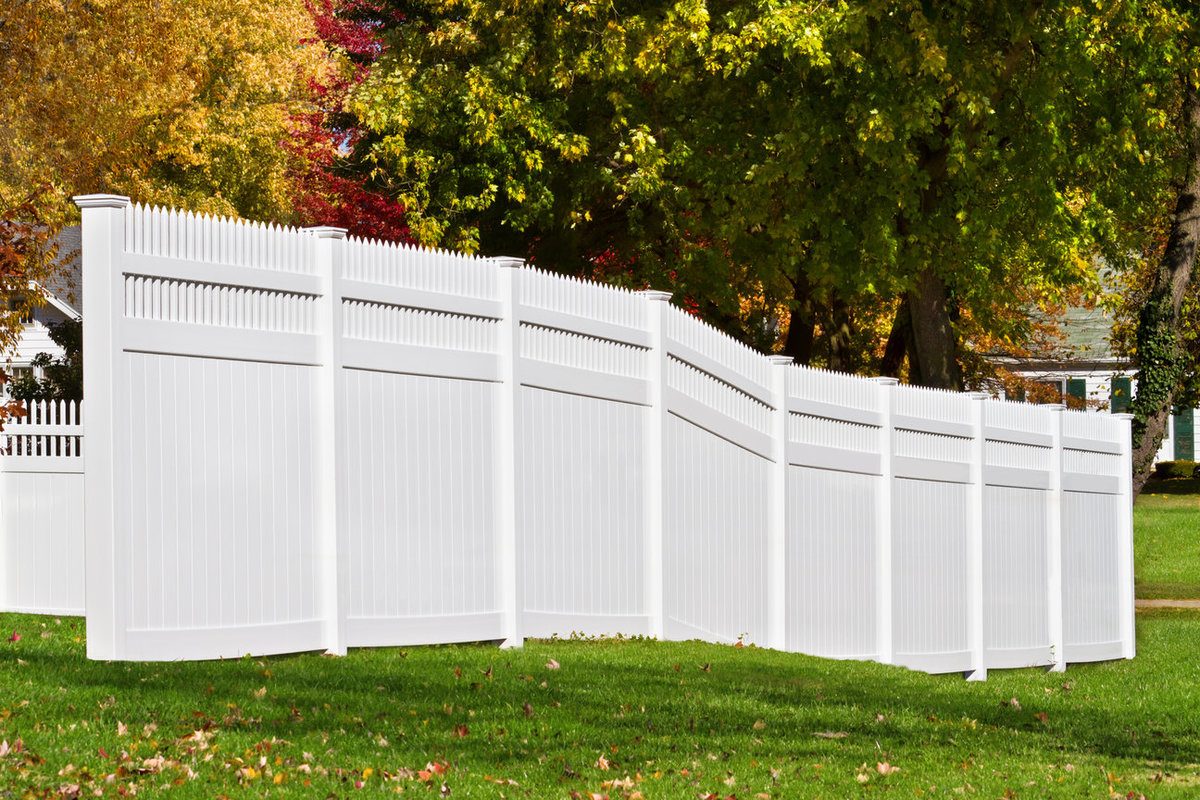 2022 Vinyl Fence Cost | Cost to Install Vinyl Fence