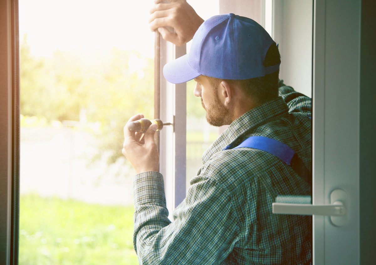 Professional Replacing a Window Glass