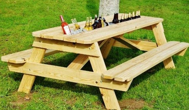 Custom Tables Chairs In Tee Fl Norm S Here Is An Eight Foot With A Twist Nfor Those Get Together S You Drinking Buds Or Just The Family Outing There No Need To Up For Your Drinks